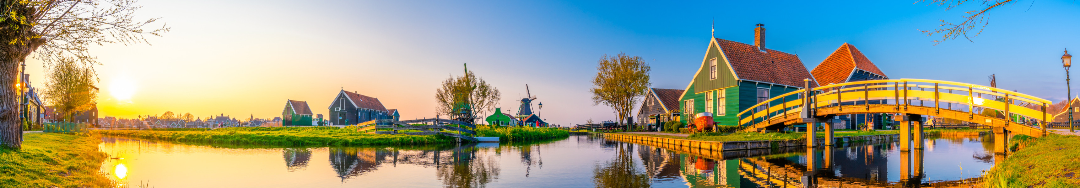 Holl&auml;ndisches Landschaftspanorama des Windm&uuml;hlendorfes Zaanse Schans in den Niederlanden