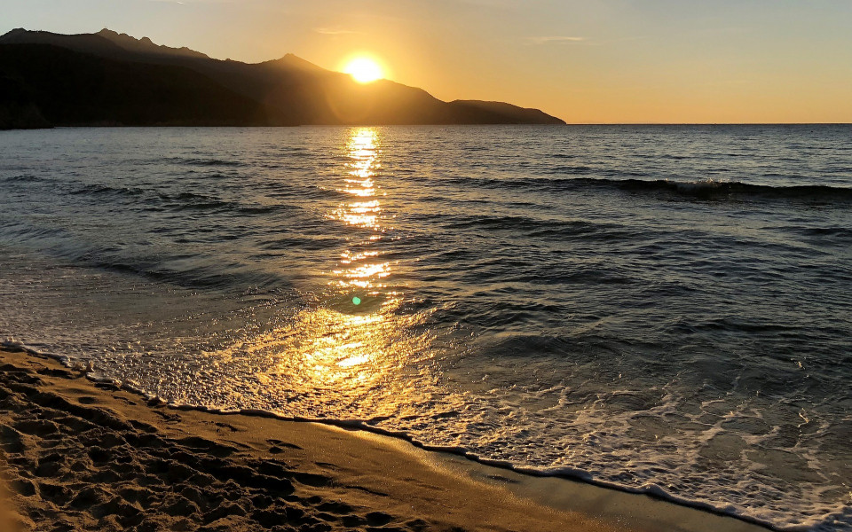 Strand in der Toskana bei Sonnenuntergang