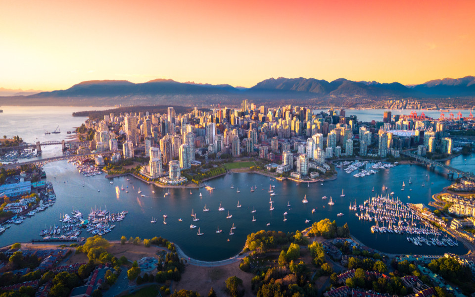 Wundersch&ouml;ne Luftaufnahme der Skyline der Innenstadt von Vancouver, British Columbia in Kanada