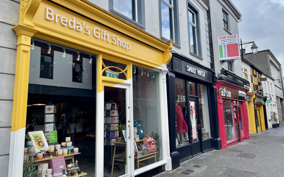 Bunte Gesch&auml;fte in der Stadt Kilkenny 