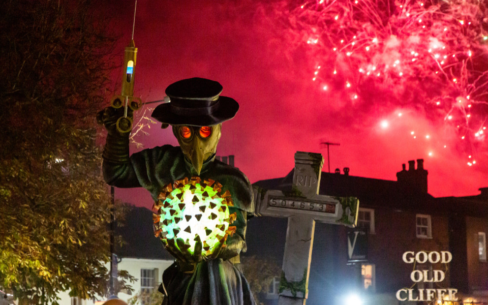 Figur und Feuerwekt bei dekm Lewes Bonfire Night